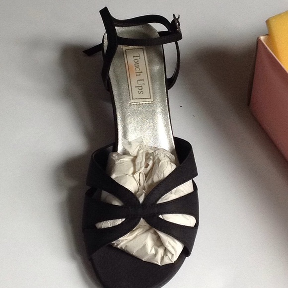 benjamin walk Shoes - Black satin sandals . Elegant and easy to wear.
